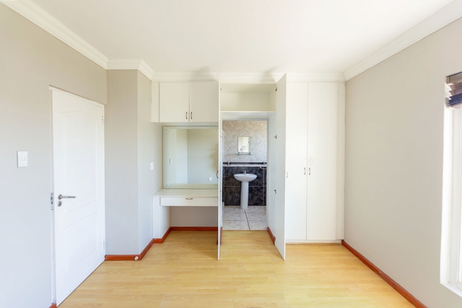 5 Bedroom Property for Sale in Mykonos Western Cape